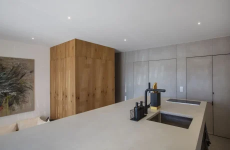 Világos színű beton konyhapult