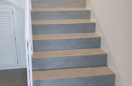 Beton lépcső mikrocementtel