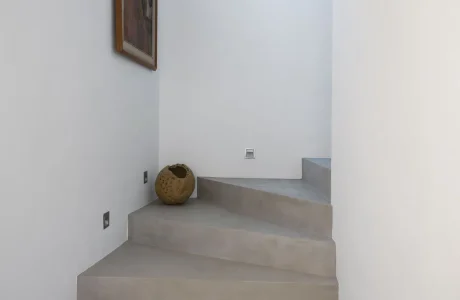 Beton lépcső dekorbeton használatával